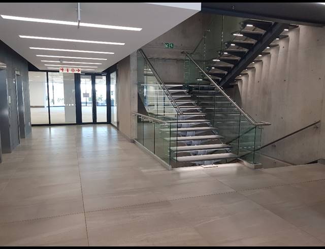 760M² OFFICE TO LET IN VORNA VALLEY